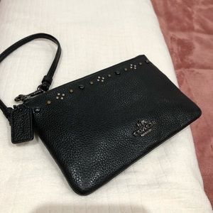 Coach clutch 💯% authentic!!